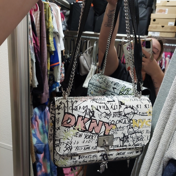 $228 DKNY ☆ Cleo Medium Flap Multicolor White Faux Leather Chain Crossbody Bag